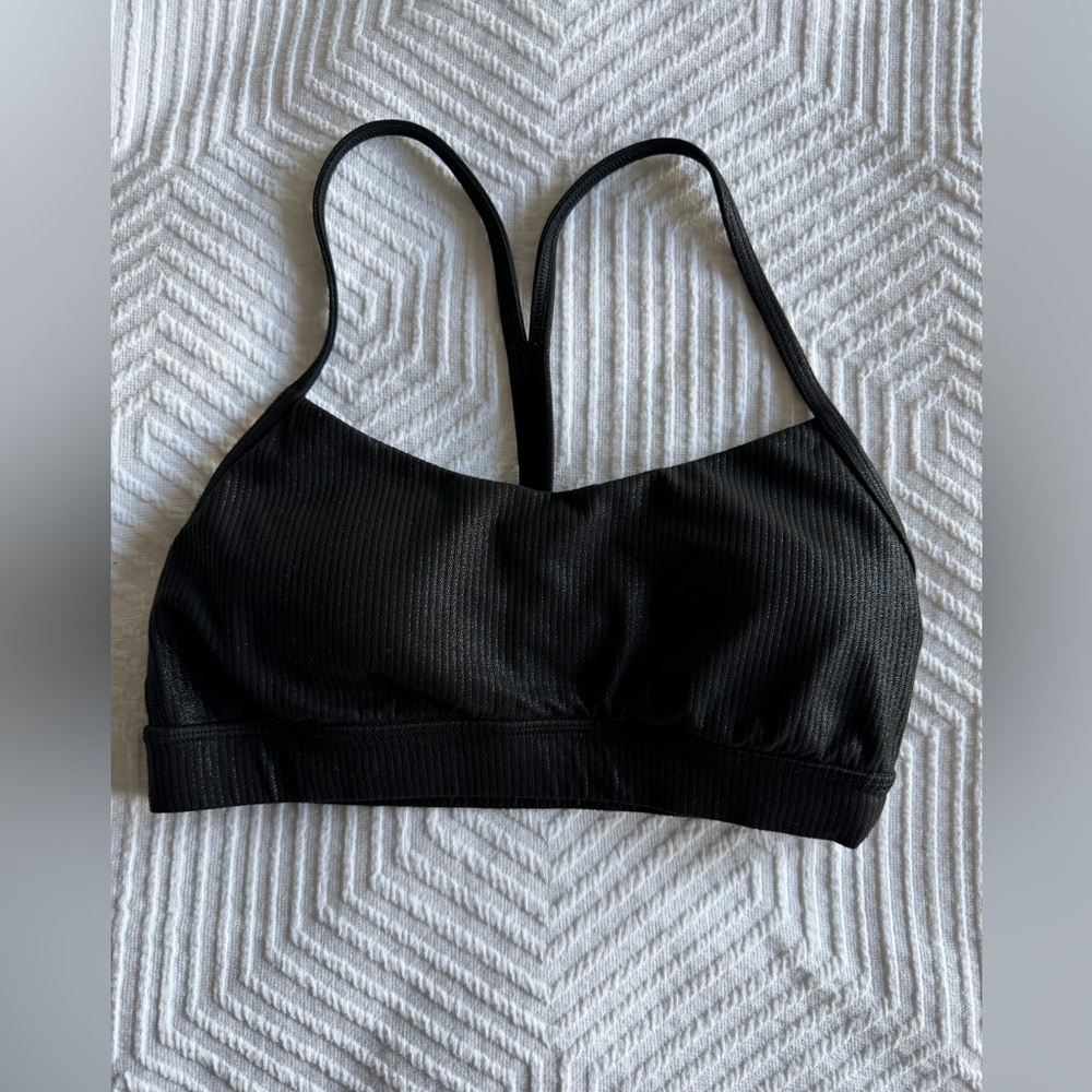 Lululemon Flow Y Bra Nulu – Light Support (A–C Cups), Size 4 – Ribbed Shine